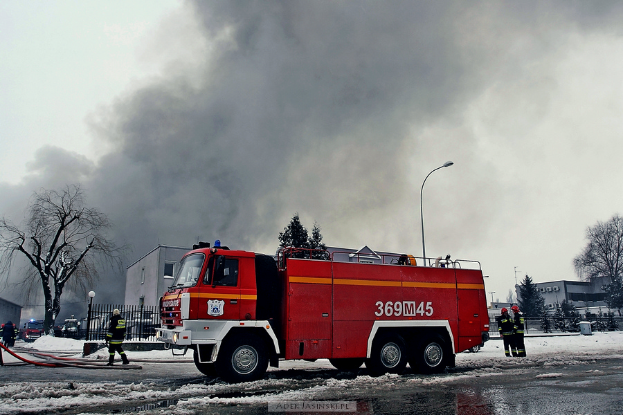 Pożar hali przemysłowej